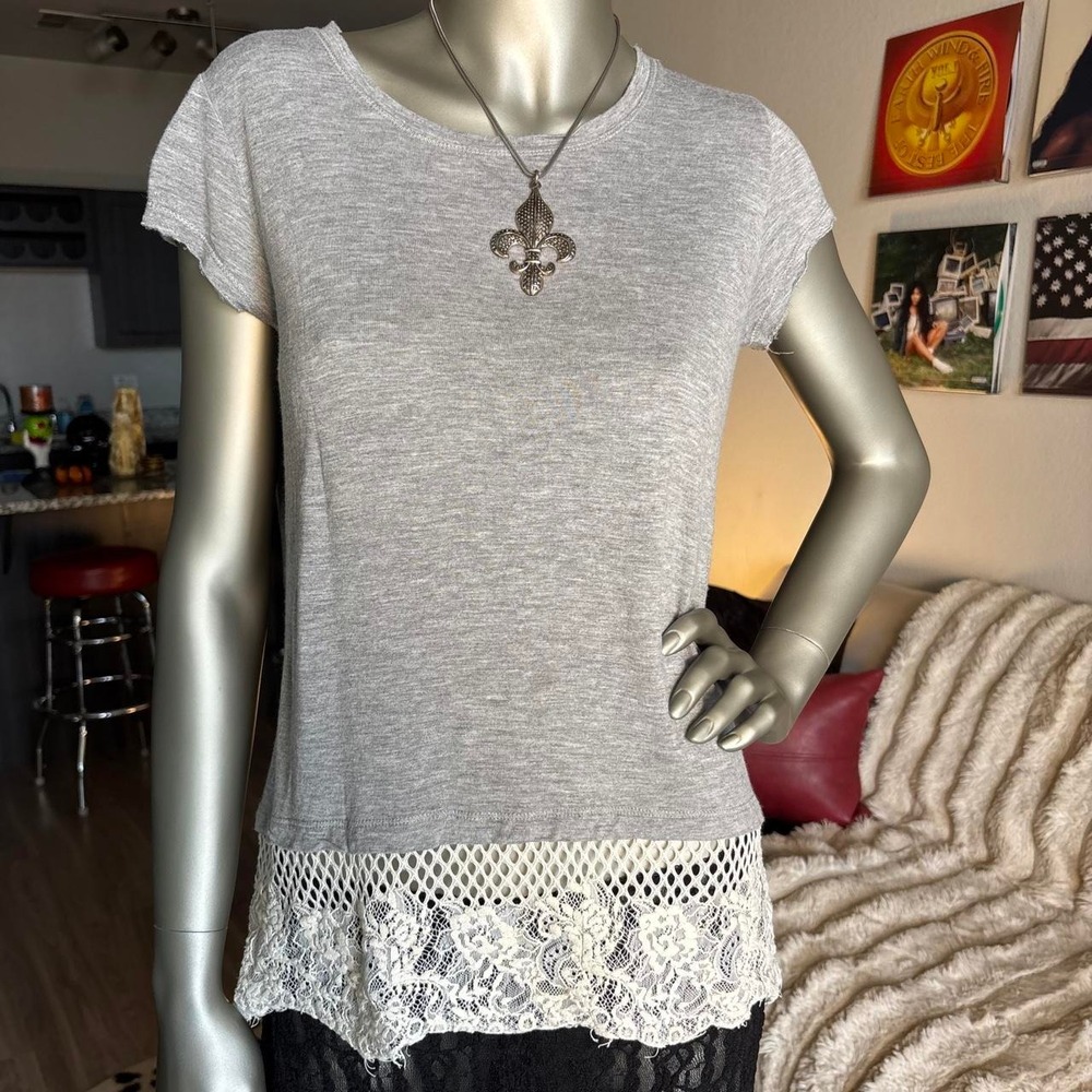 Rewind Y2K Gray Lace Hem Babydoll Tee Top 🌿